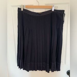 Burberry navy pleated knee length skirt